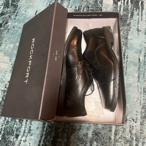 Men's size 9.5 black leather dress shoes